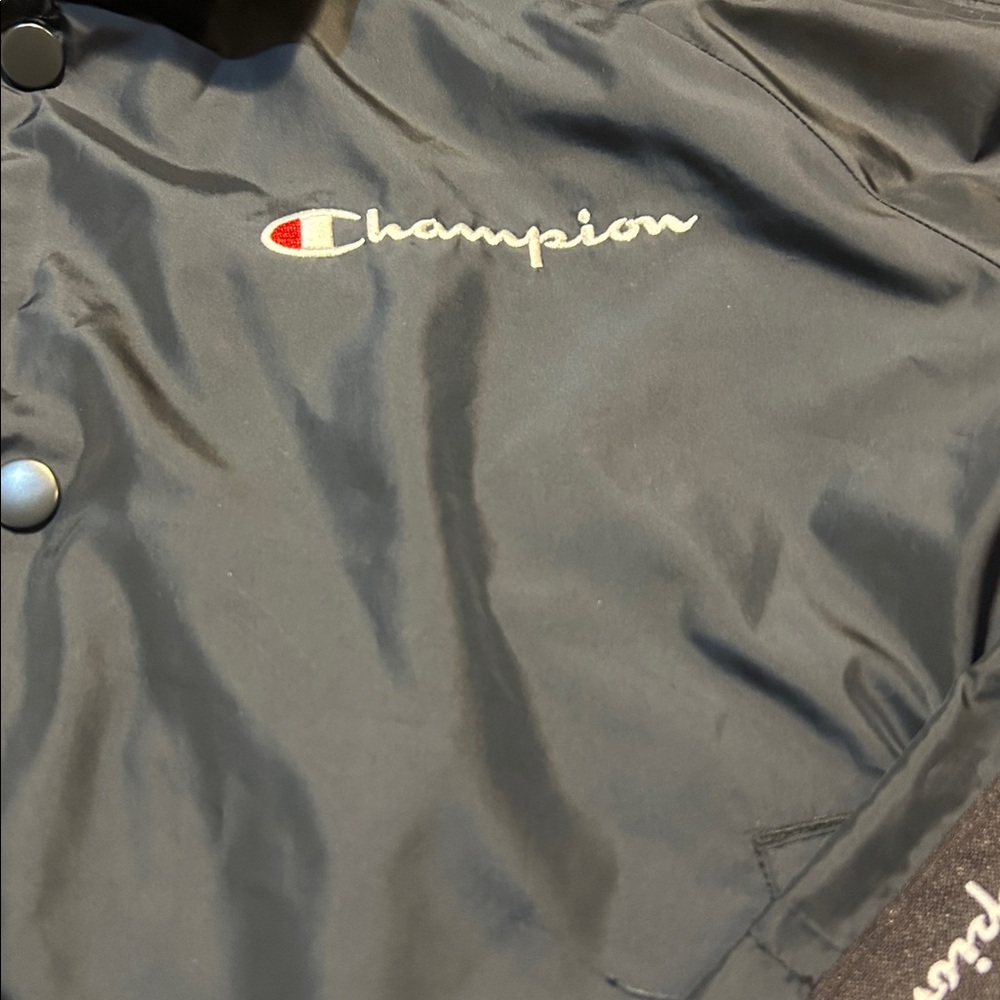 Champion Women's Black Cropped Windbreaker Jacket - Picture 3 of 7